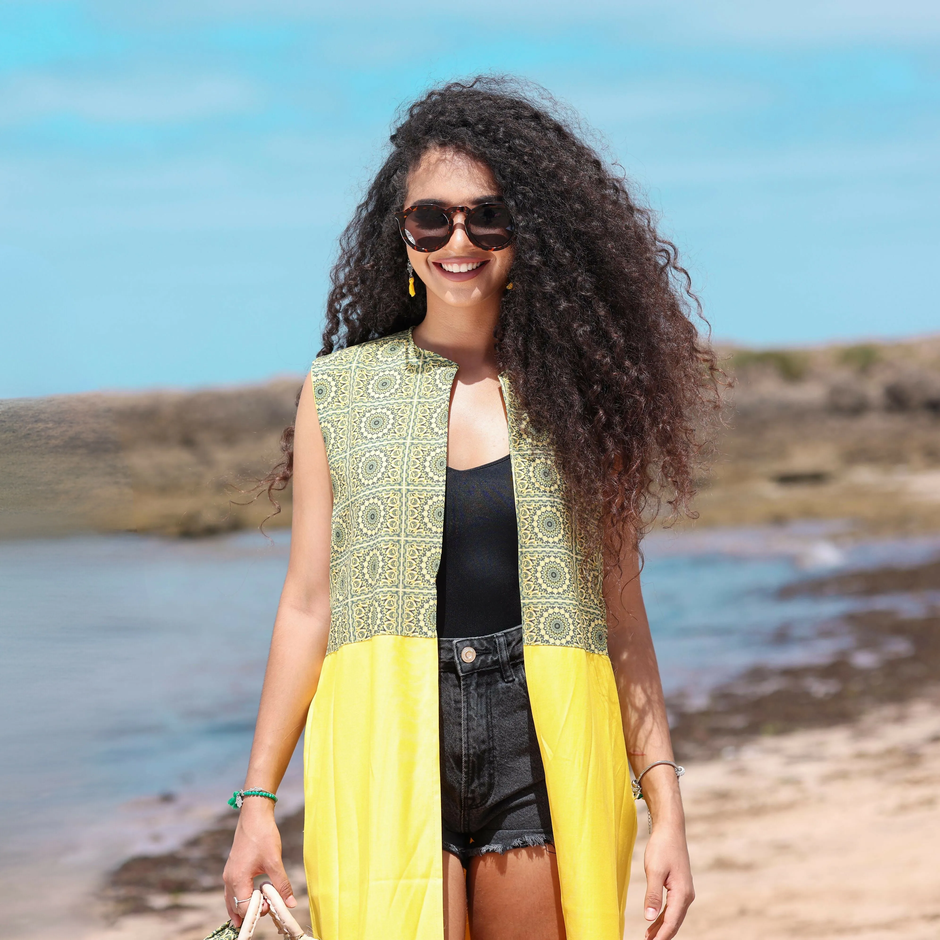 Brakett Sleevless Yellow Kimono